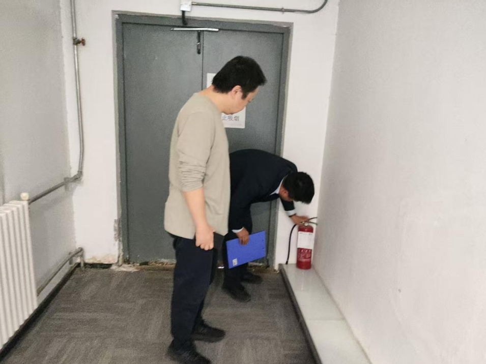 西電科技園嘉會(huì)坊園區(qū)聯(lián)合創(chuàng)業(yè)咖啡街區(qū)物業(yè)開展安全檢查